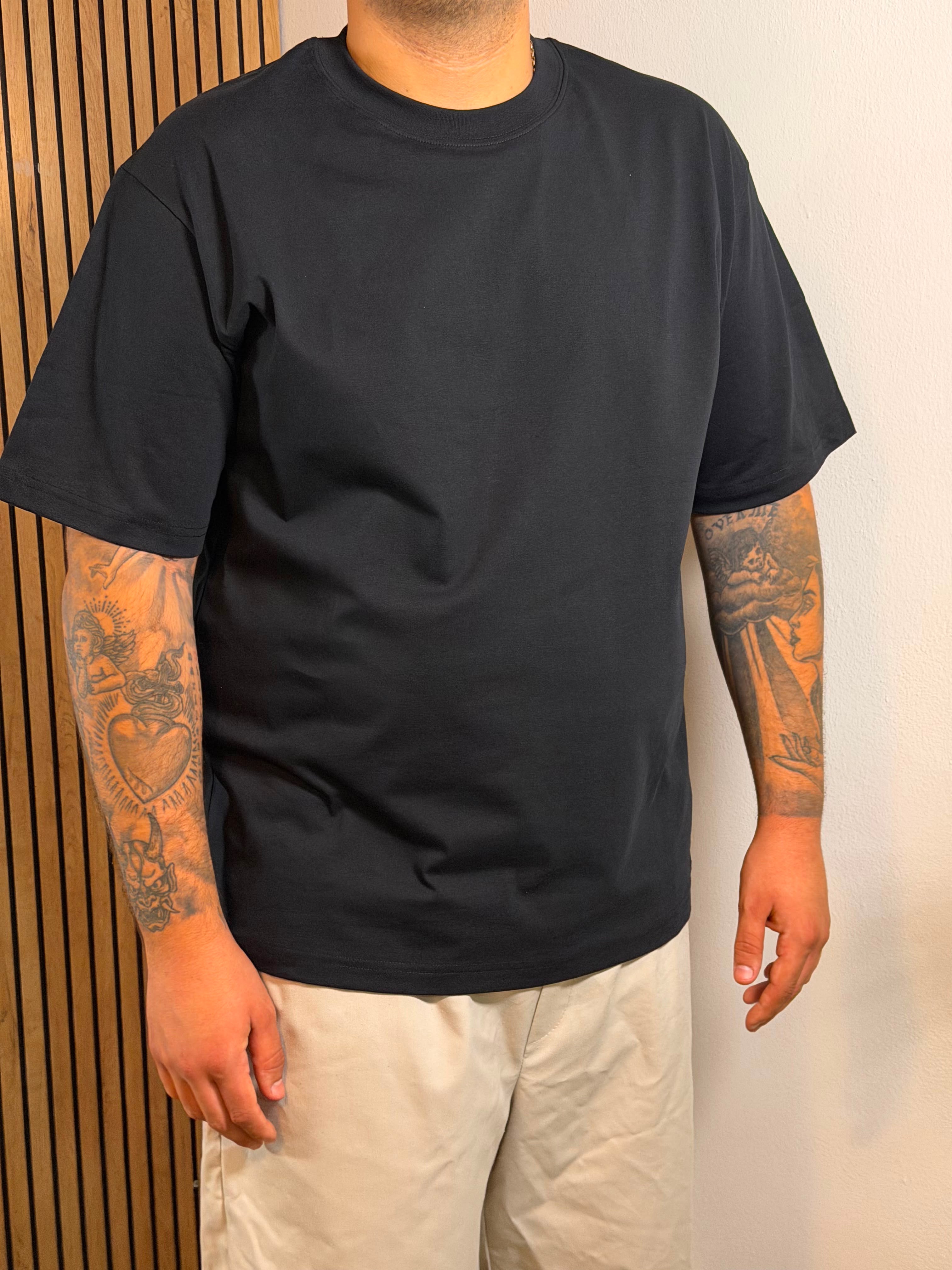 T-shirt Nera